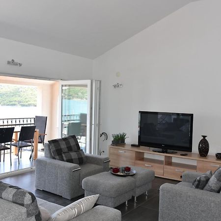 Villa Pina Appartment Chantos Tisno Bagian luar foto