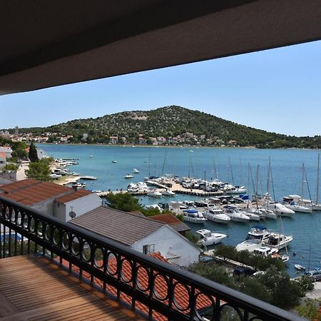 Villa Pina Appartment Chantos Tisno Bagian luar foto