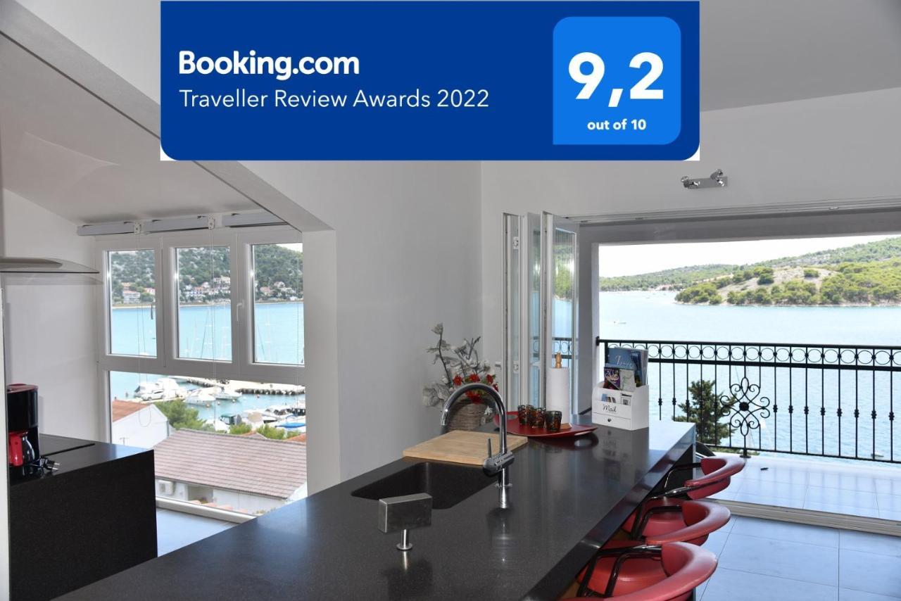 Villa Pina Appartment Chantos Tisno Bagian luar foto