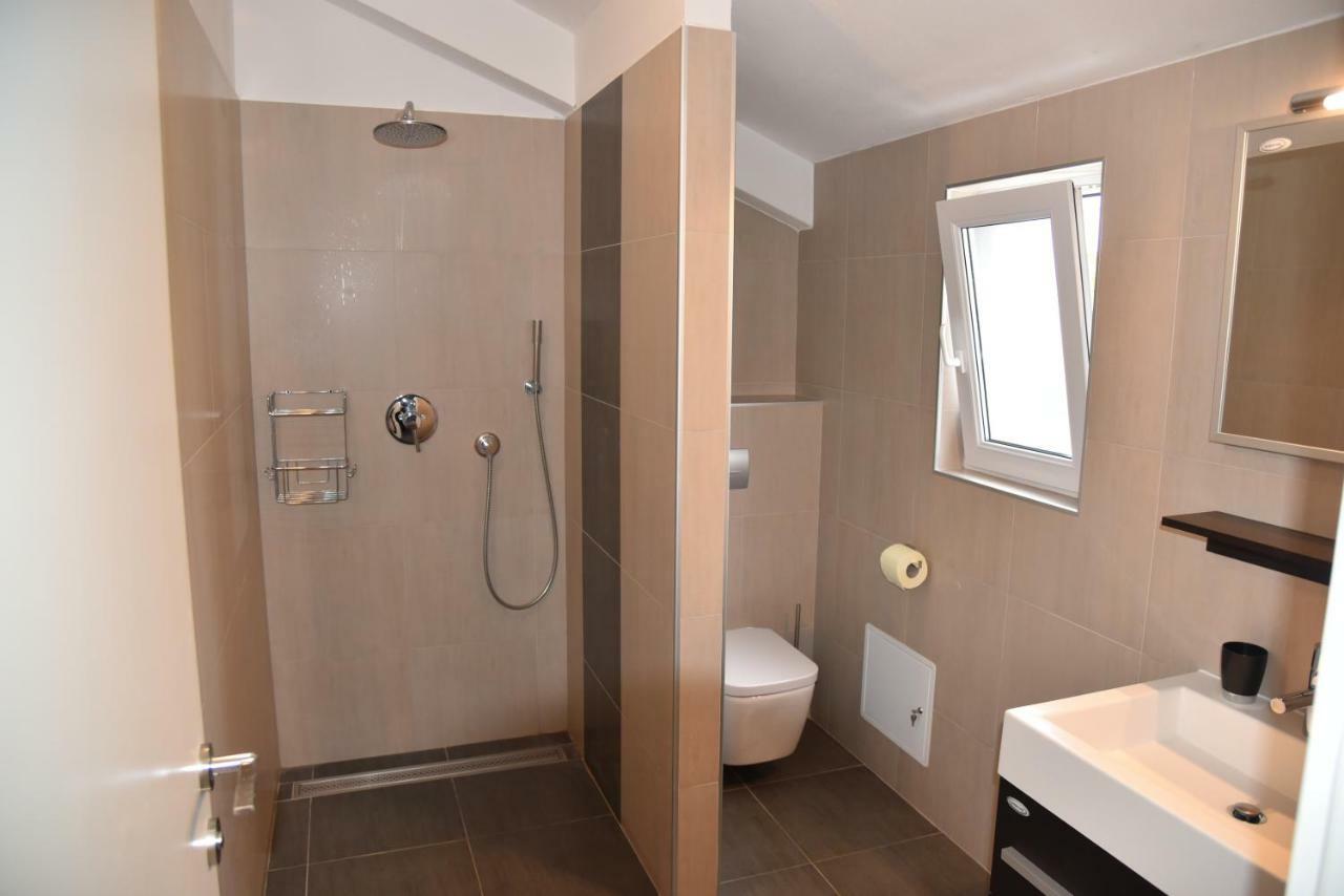 Villa Pina Appartment Chantos Tisno Bagian luar foto