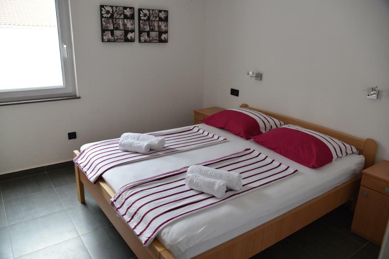 Villa Pina Appartment Chantos Tisno Bagian luar foto