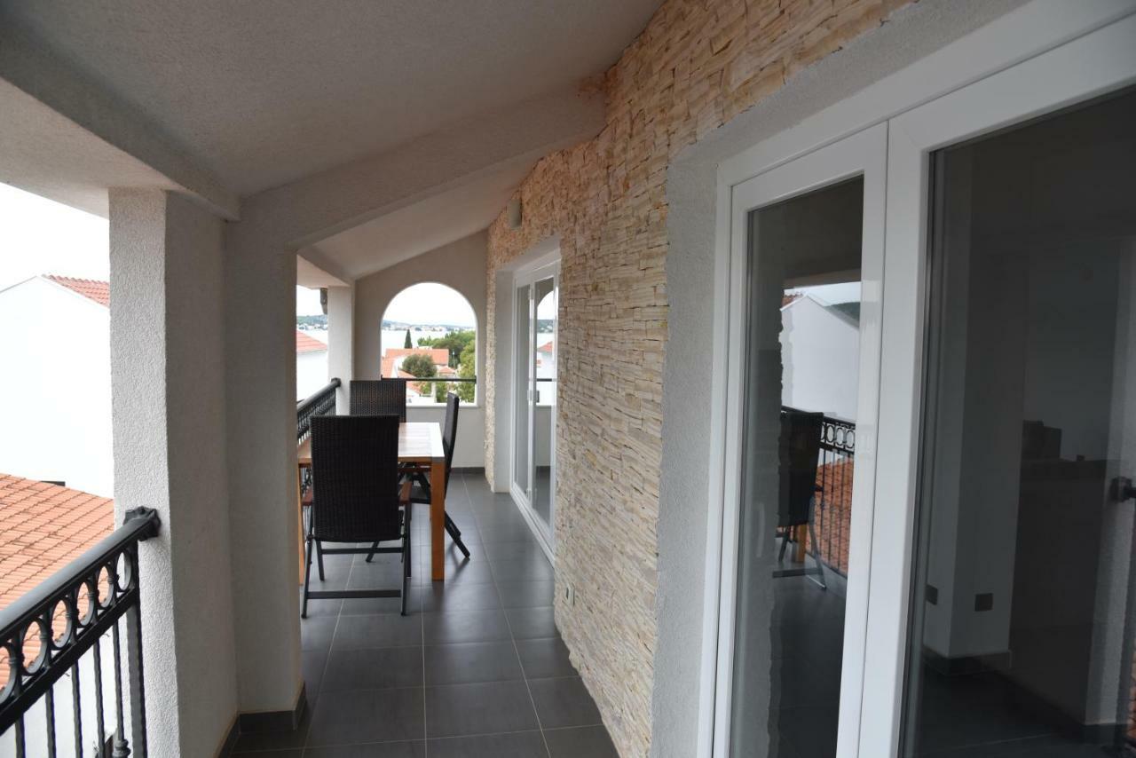 Villa Pina Appartment Chantos Tisno Bagian luar foto