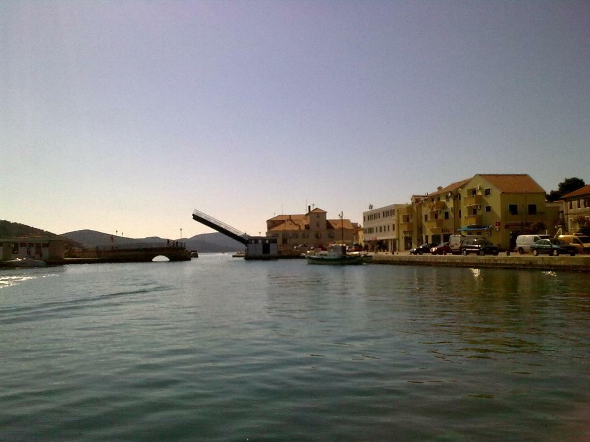 Villa Pina Appartment Chantos Tisno Bagian luar foto
