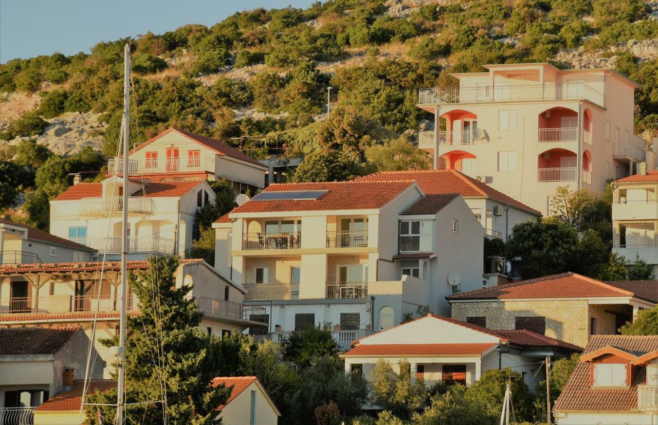 Villa Pina Appartment Chantos Tisno Bagian luar foto