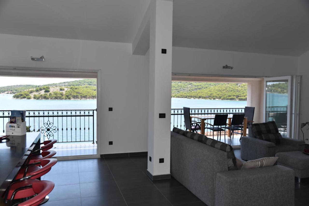 Villa Pina Appartment Chantos Tisno Bagian luar foto